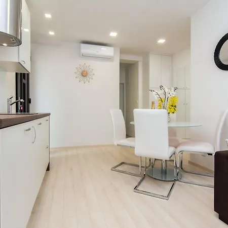 Apartment With A Parking Space - 23459 Zadar